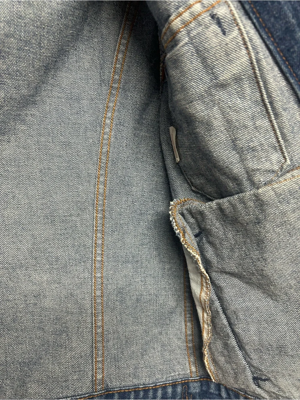 VINTAGE LEVI Strauss trucker style denim jacket. Size 38 . UNISEX EUC